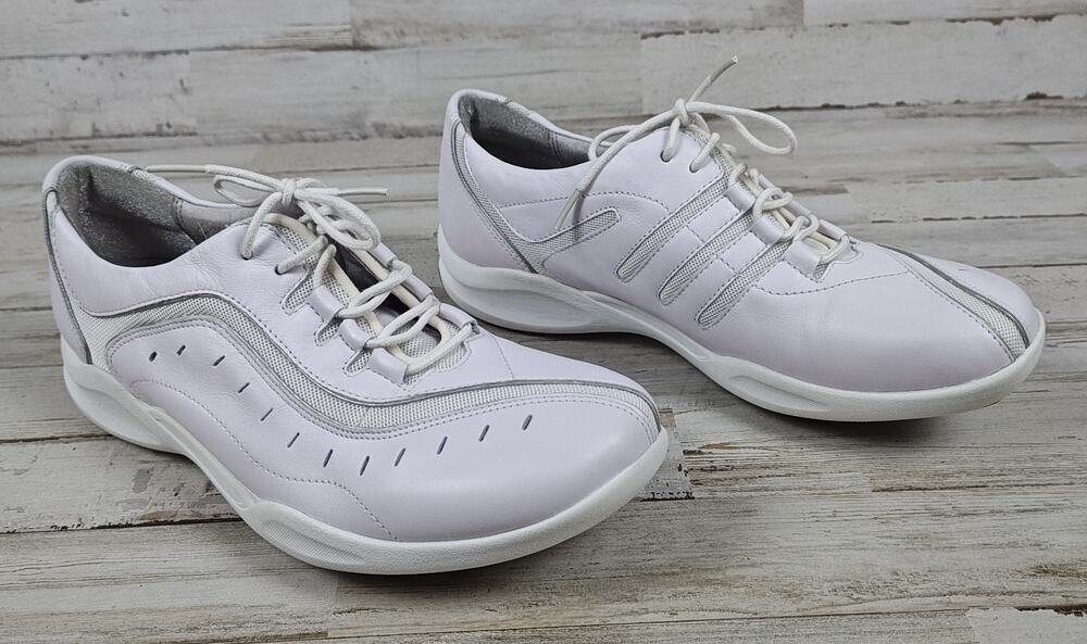 CLARKS WAVE Shoes Womens 8.5M Casual Lace Up Comfort Sneakers White Leather NWOB